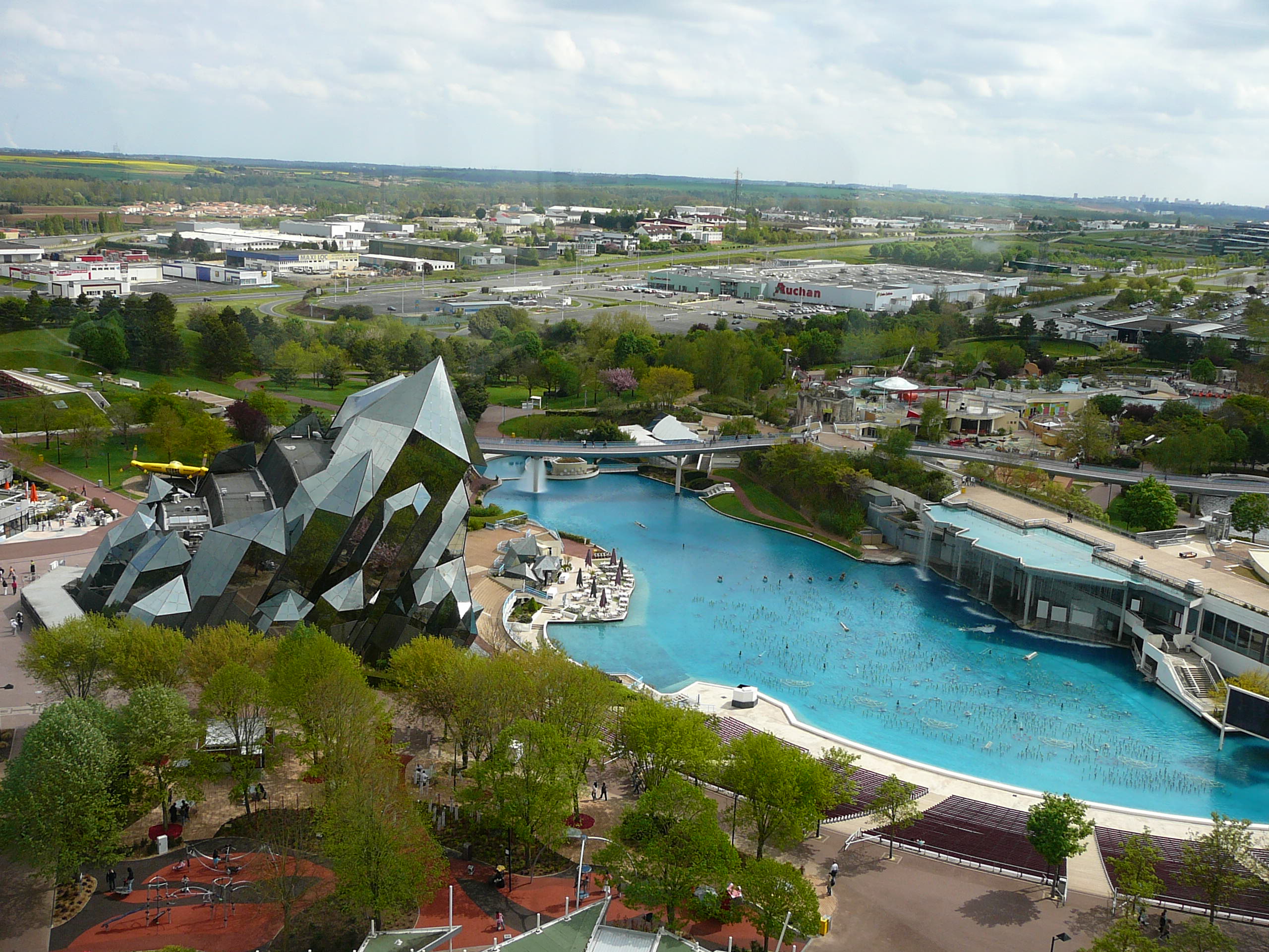 FUTUROSCOPE - 40 emplois de plus chez Tata