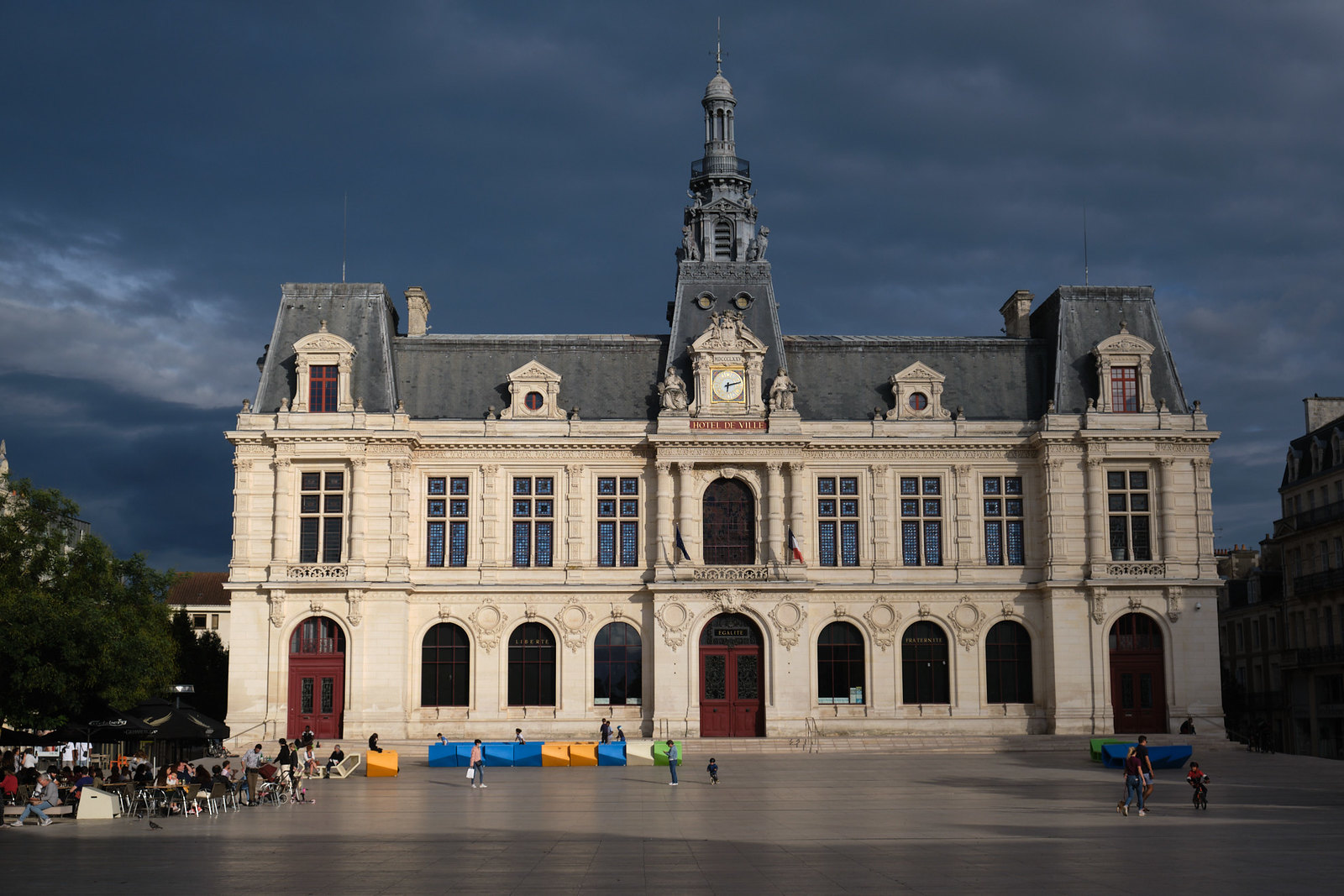 POITIERS - La mise au vert de la place Leclerc